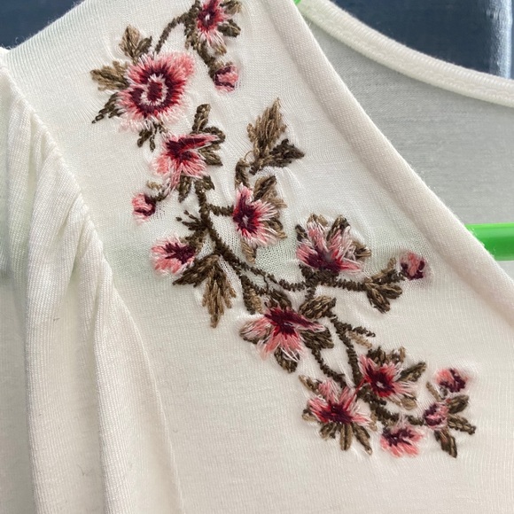 Soft and Sexy Floral Embroidered Long Sleeve - Picture 5 of 8